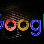 Google travaille sur un correctif contre les contenus trompeurs IA sur Discover en 2025